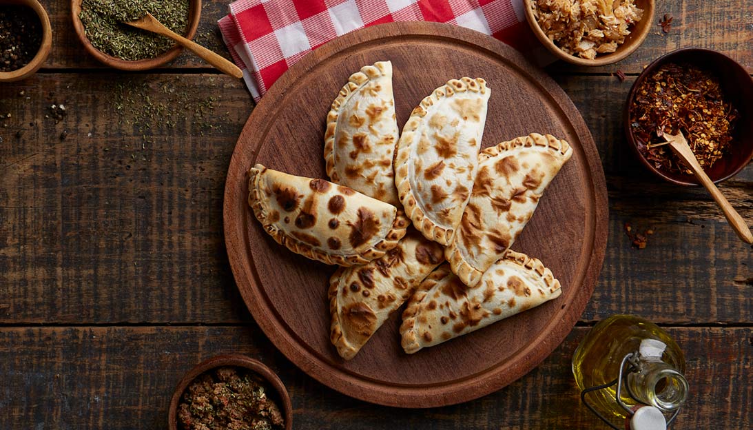 Empanadas. Fotografias para Tomasso Pizzas - Campaña publicitaria con food styling by okd Estudio